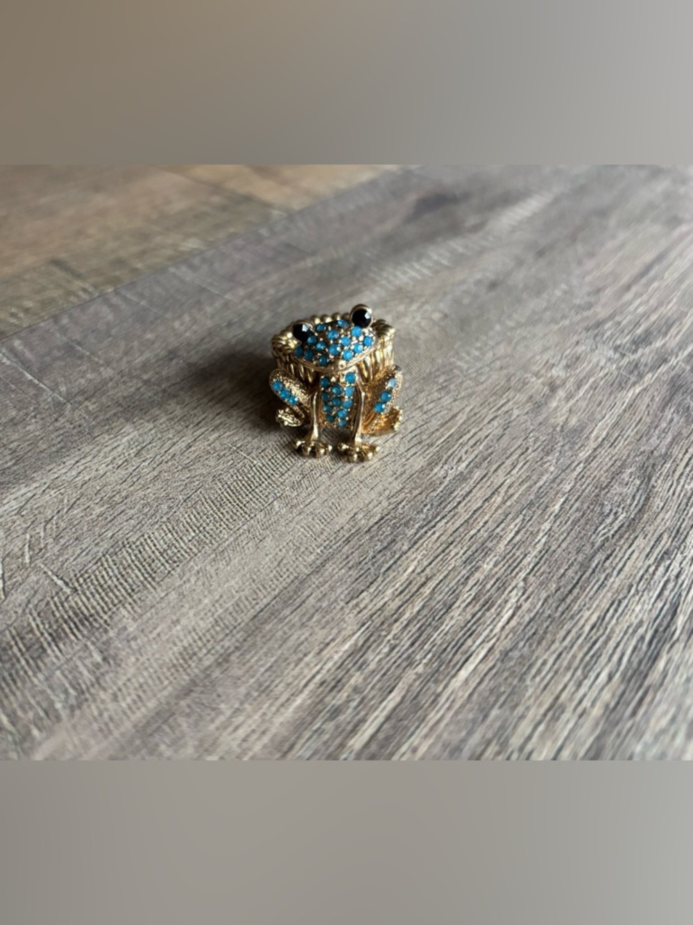Fashion jewelry women’s adjustable stretch metal and rhinestone frog ring